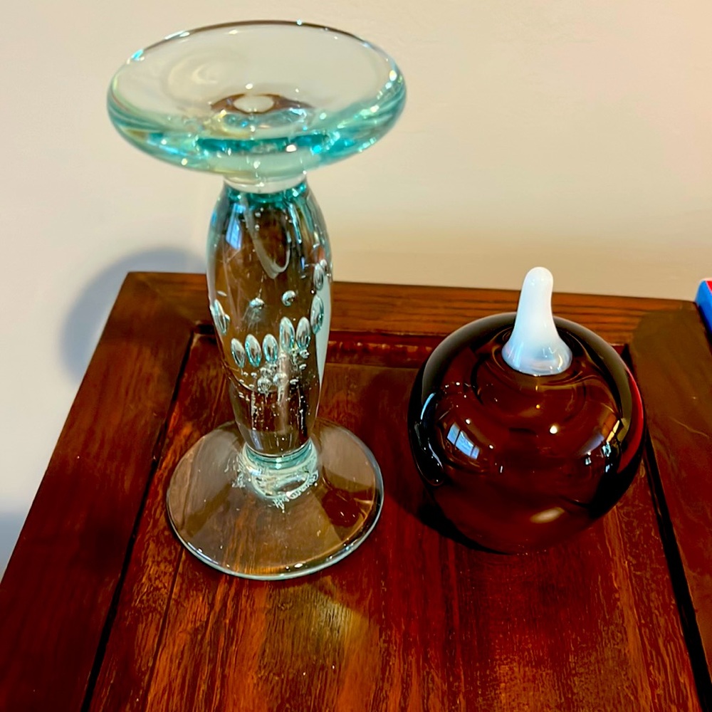 Art Glass, interesting and pretty. Signed by the artist. Both are included ❤️❤️